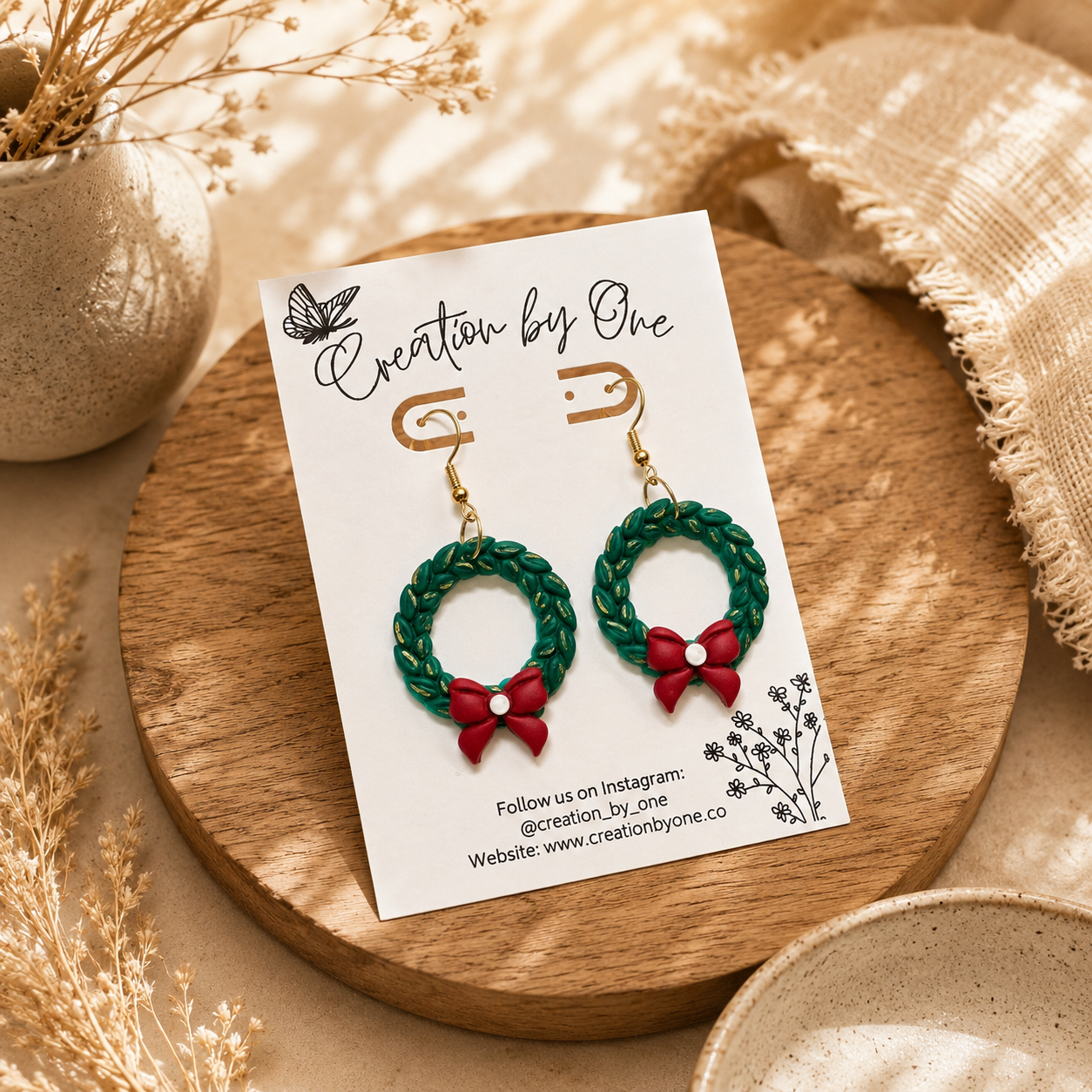 14k good plated hooks Christmas wreaths. 